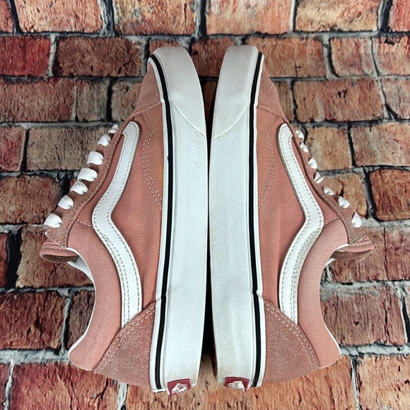 VANS CLASSIC WARD LOWTOPS, WOMANS SIZE 6.5 GUC - Picture 6 of 11